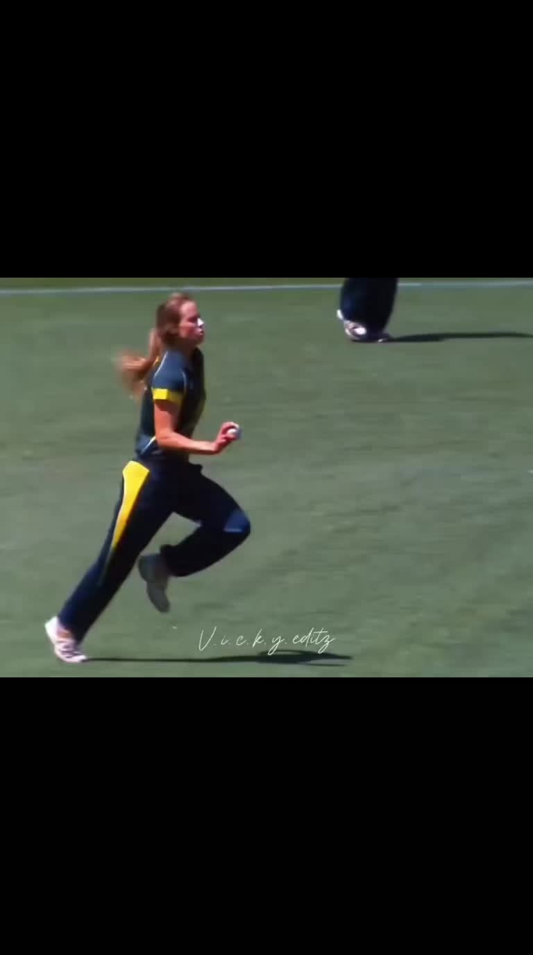 @ELLYSE PERRY