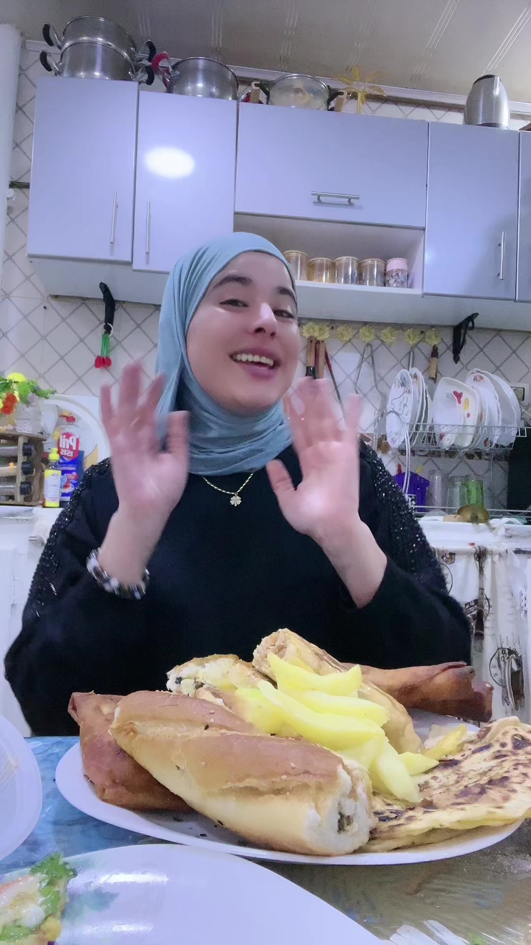 @بثينة شيبان Bouthaina Chibane