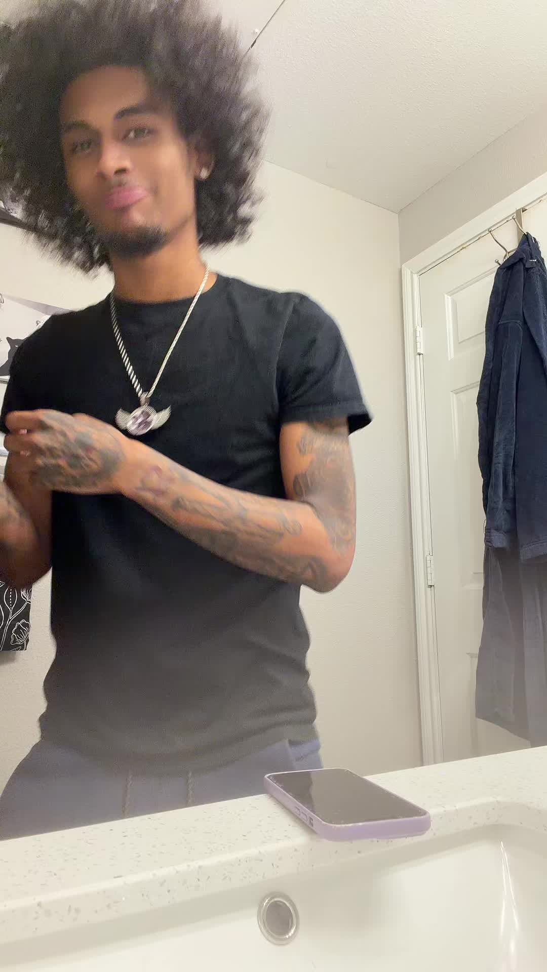 @FamousJayy🕴🏼.