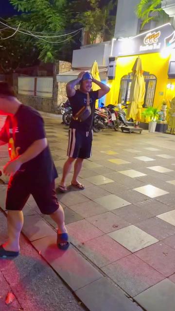 @Ho&agrave;ng Lười Biếng