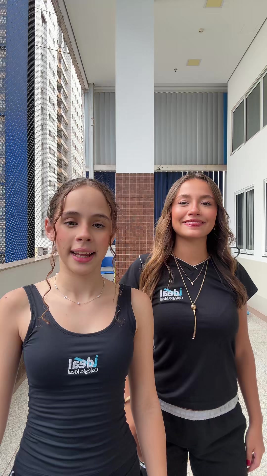 @Laís