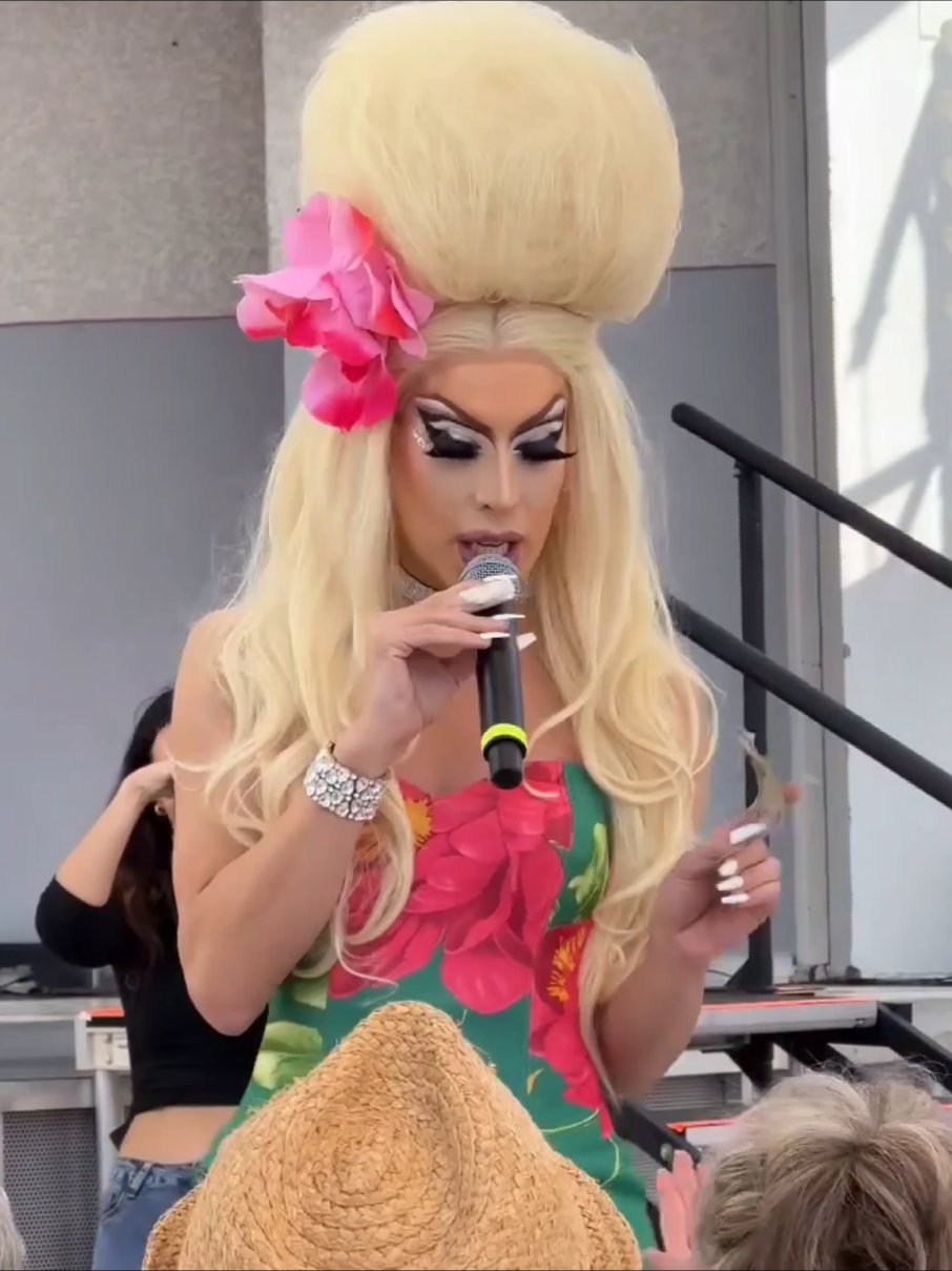 @the queeniest queen
