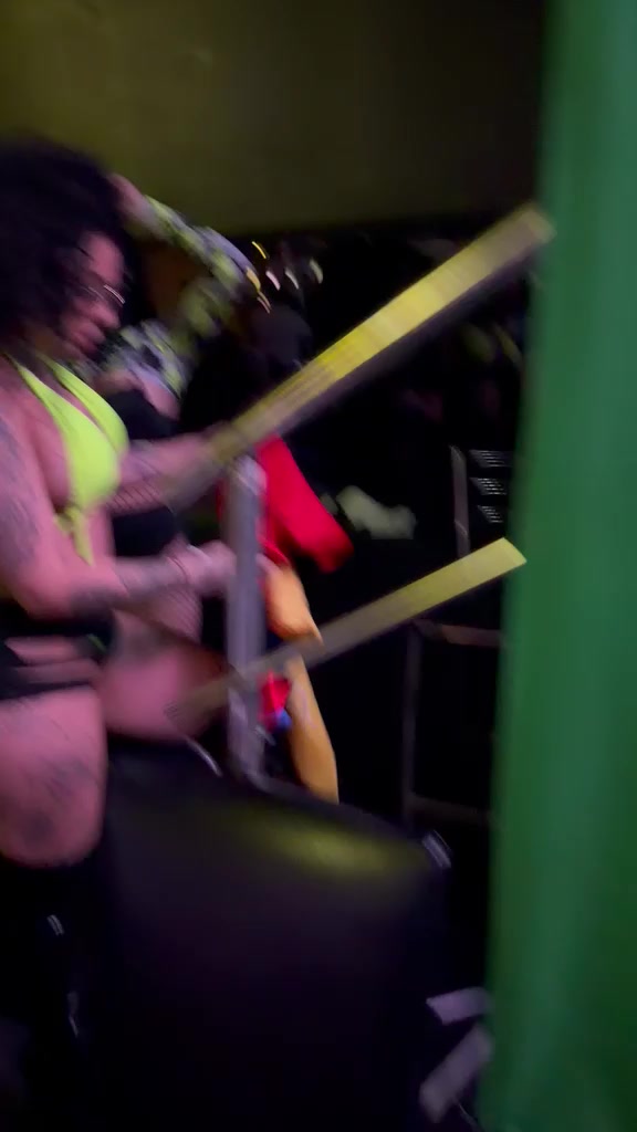 @triniLabombaLatina