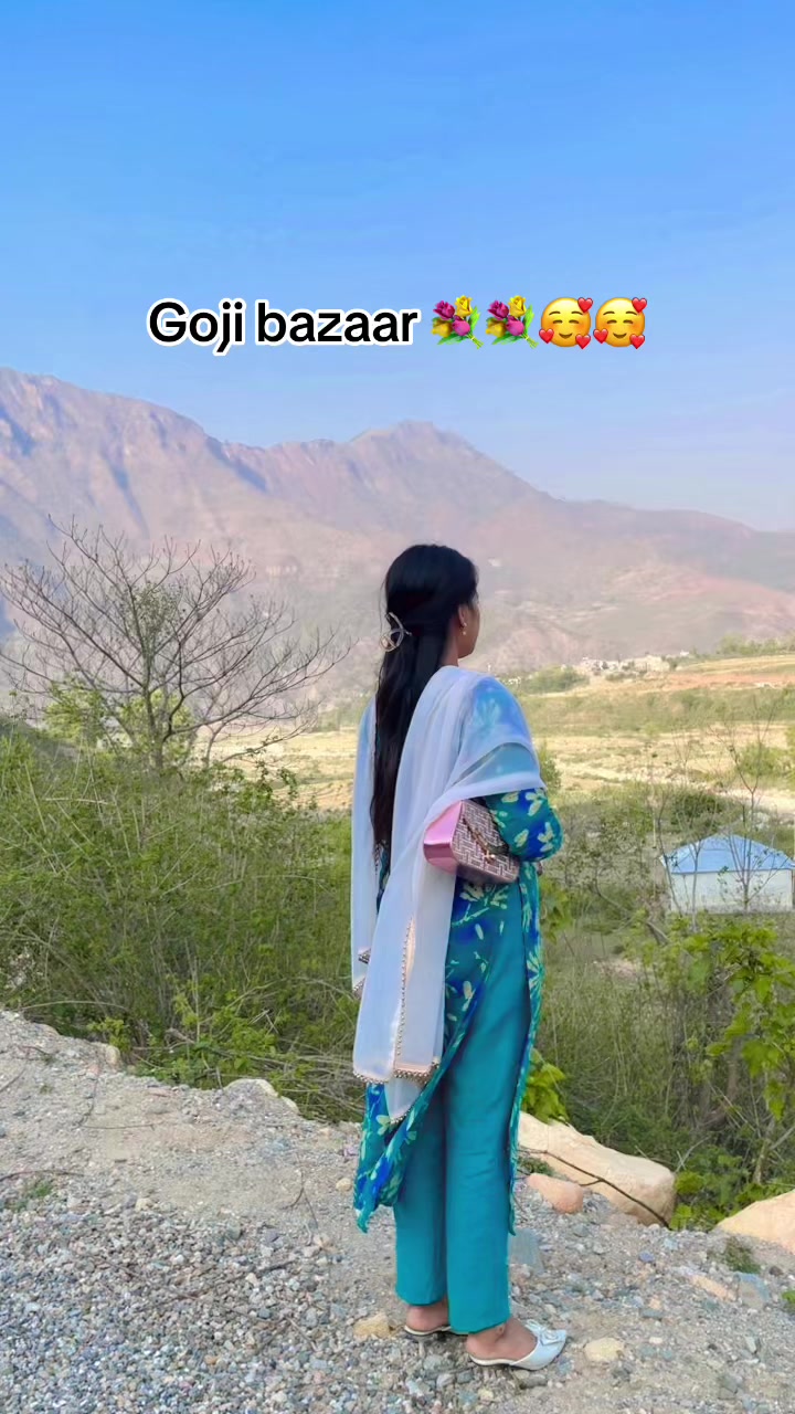 @शिवानी 😊smile Queen 😊 👑