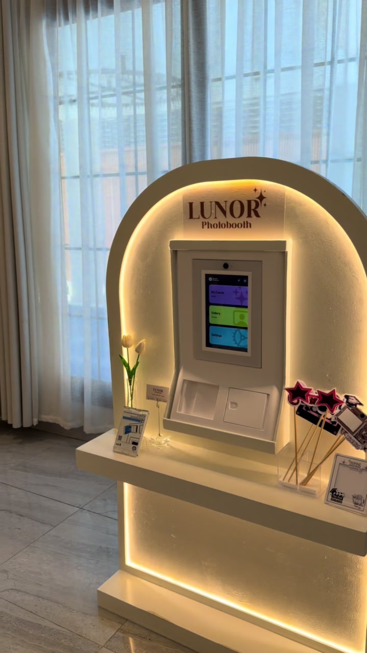 @lunorbooth