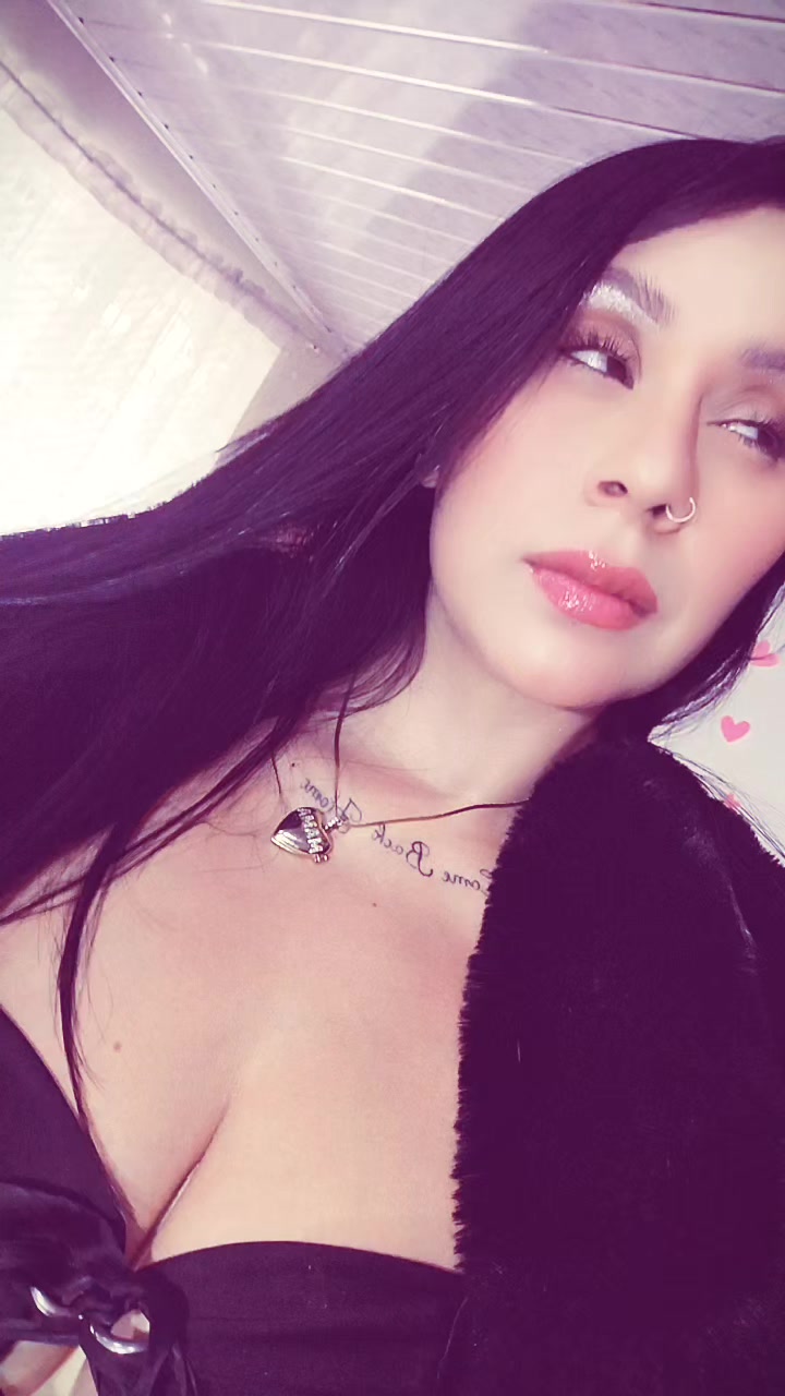 @BELLA TORRES