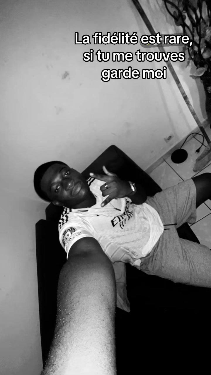 @Rändÿ_lëchöcølät_dürōÿäūmē👑🍫