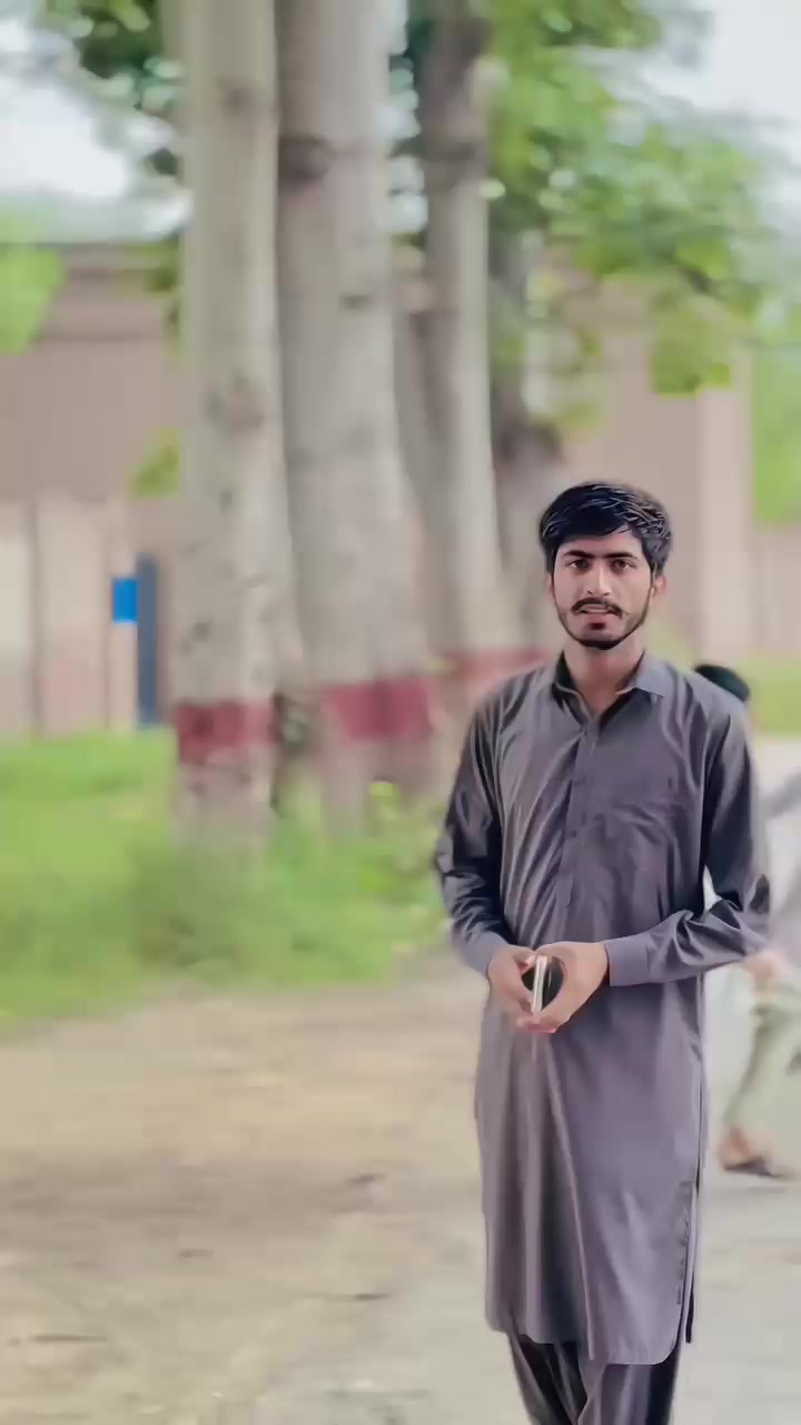 @✨👻ZEESHAN🖇️👑✨