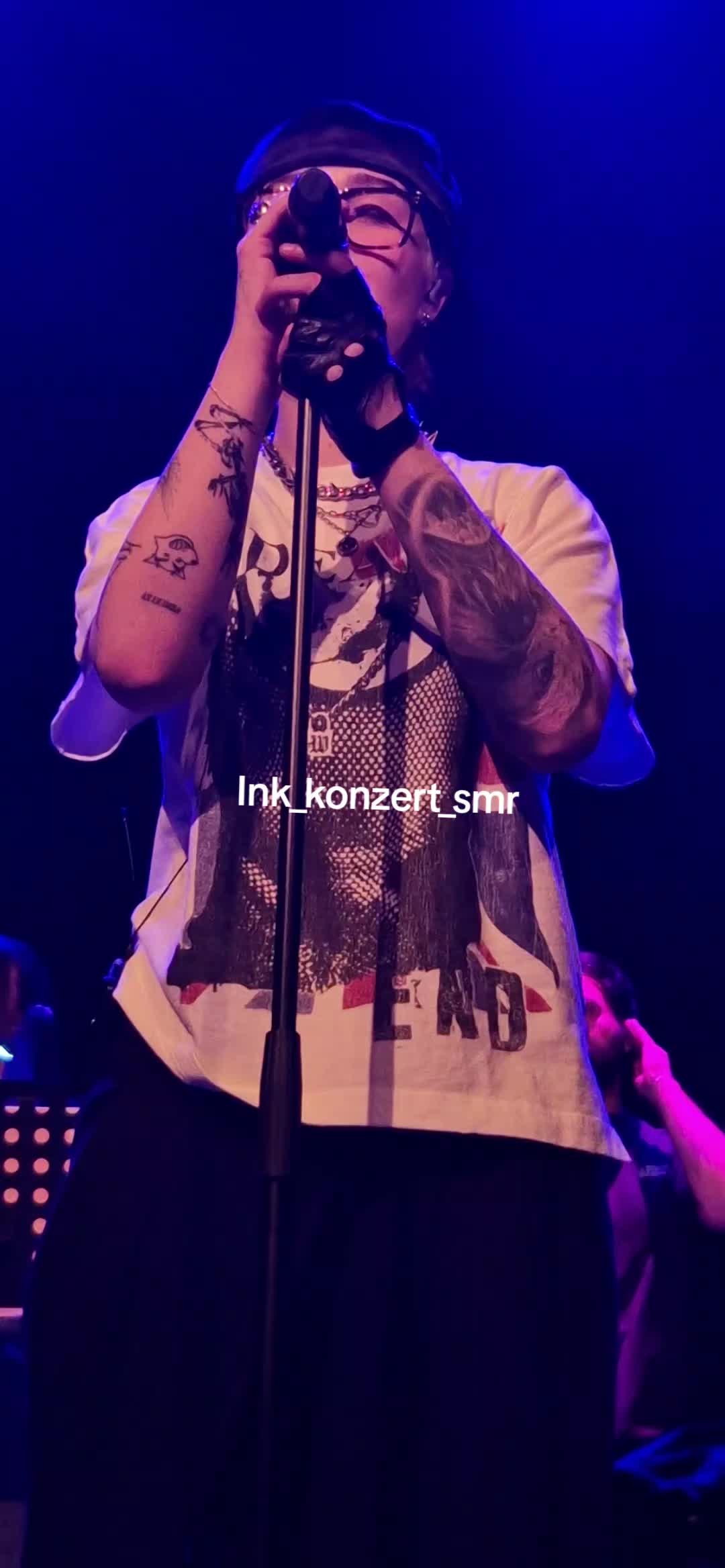 @Sarah🏳️🌈🖤⭐️