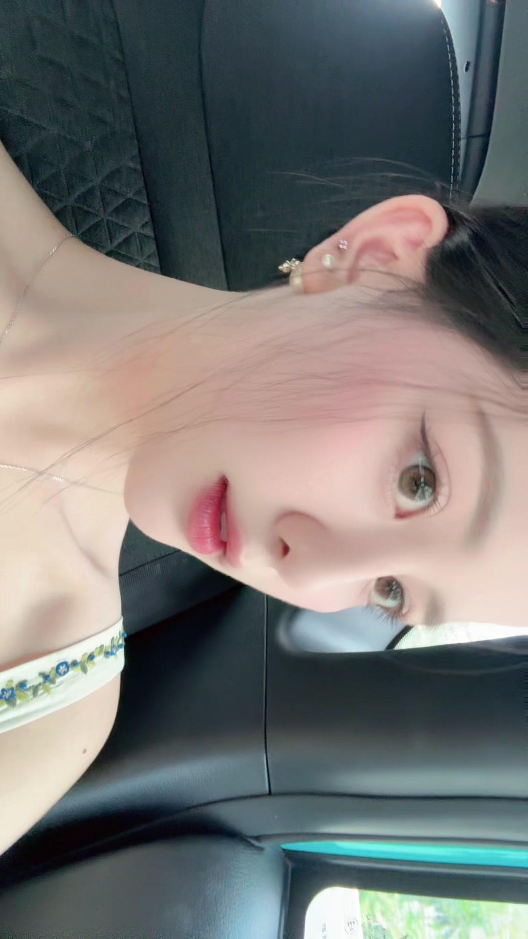 @H&agrave; Lee 🤍