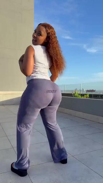 @petite Tumi