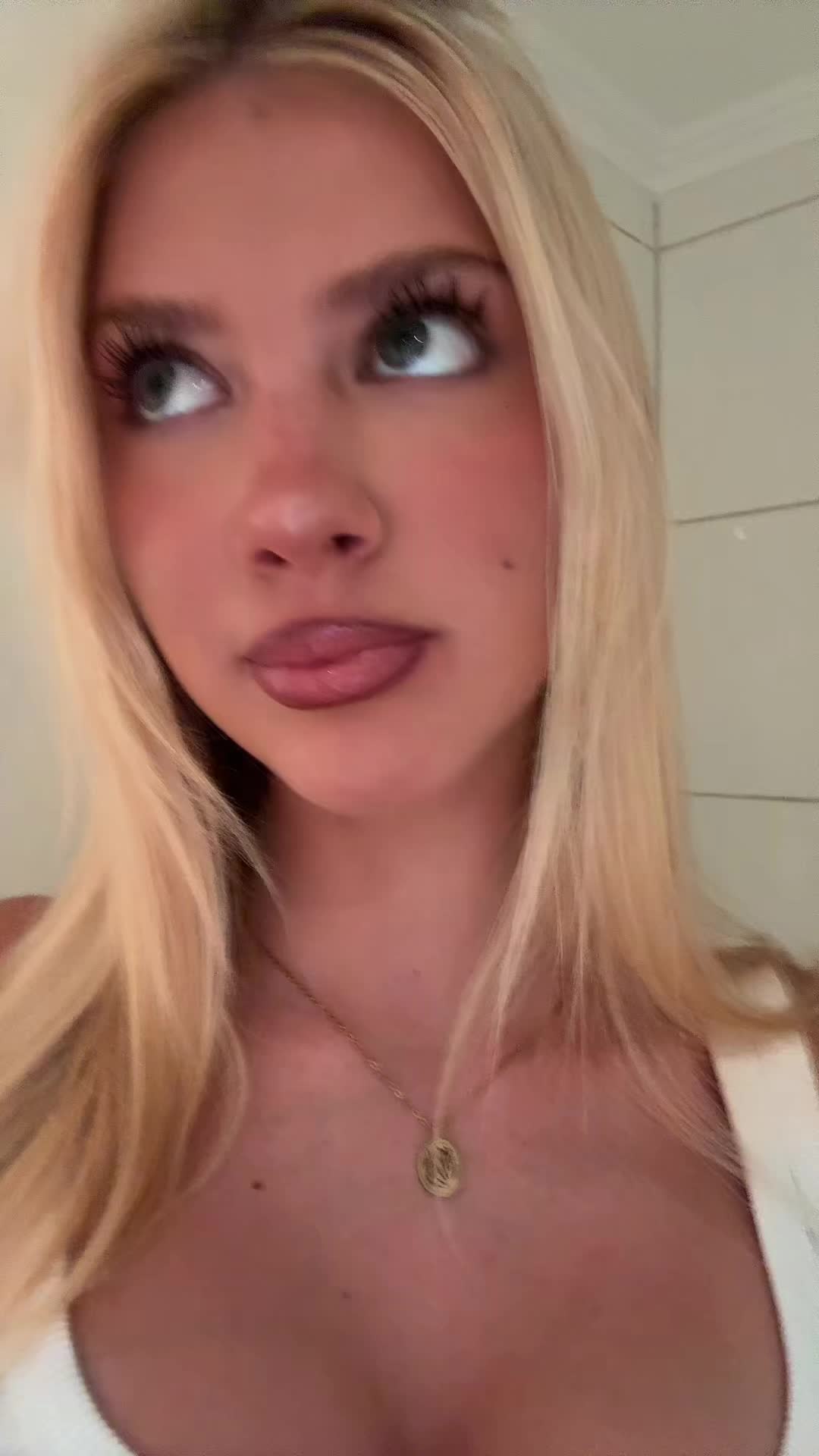 @mavielein