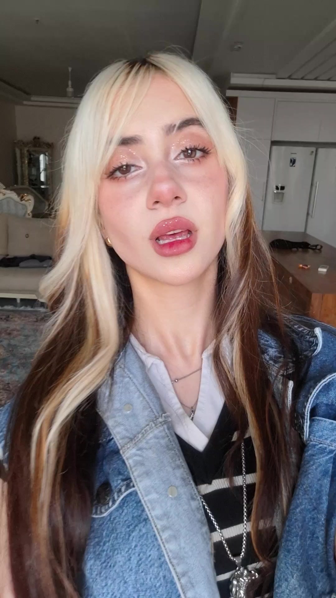 @🐚