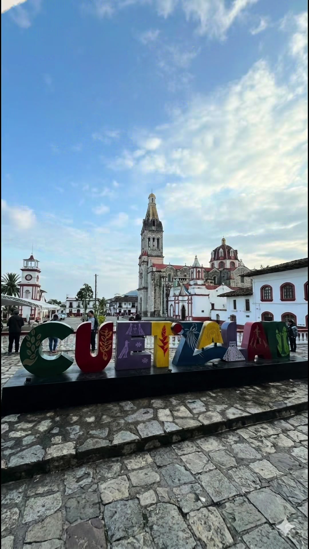 @LOS TROTAMUNDOS