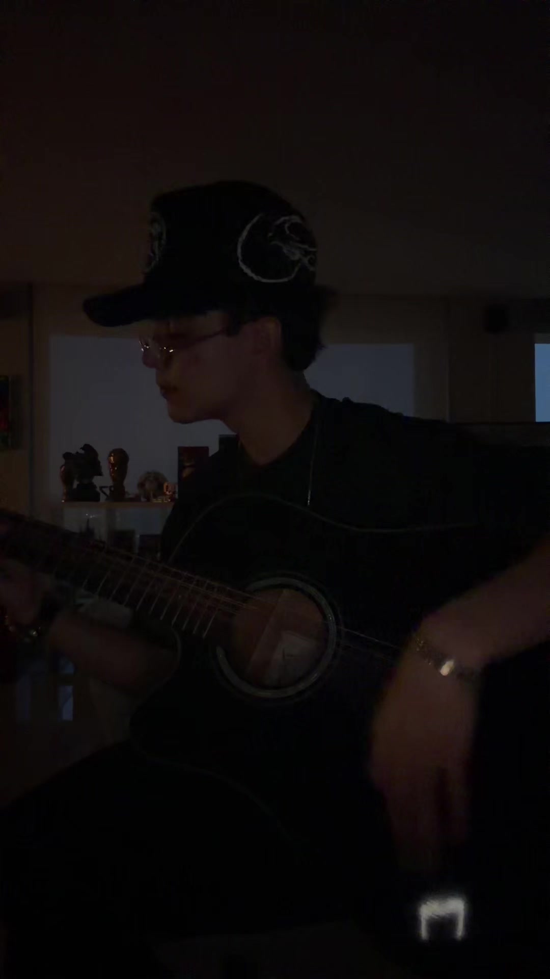 @leonelliveeee