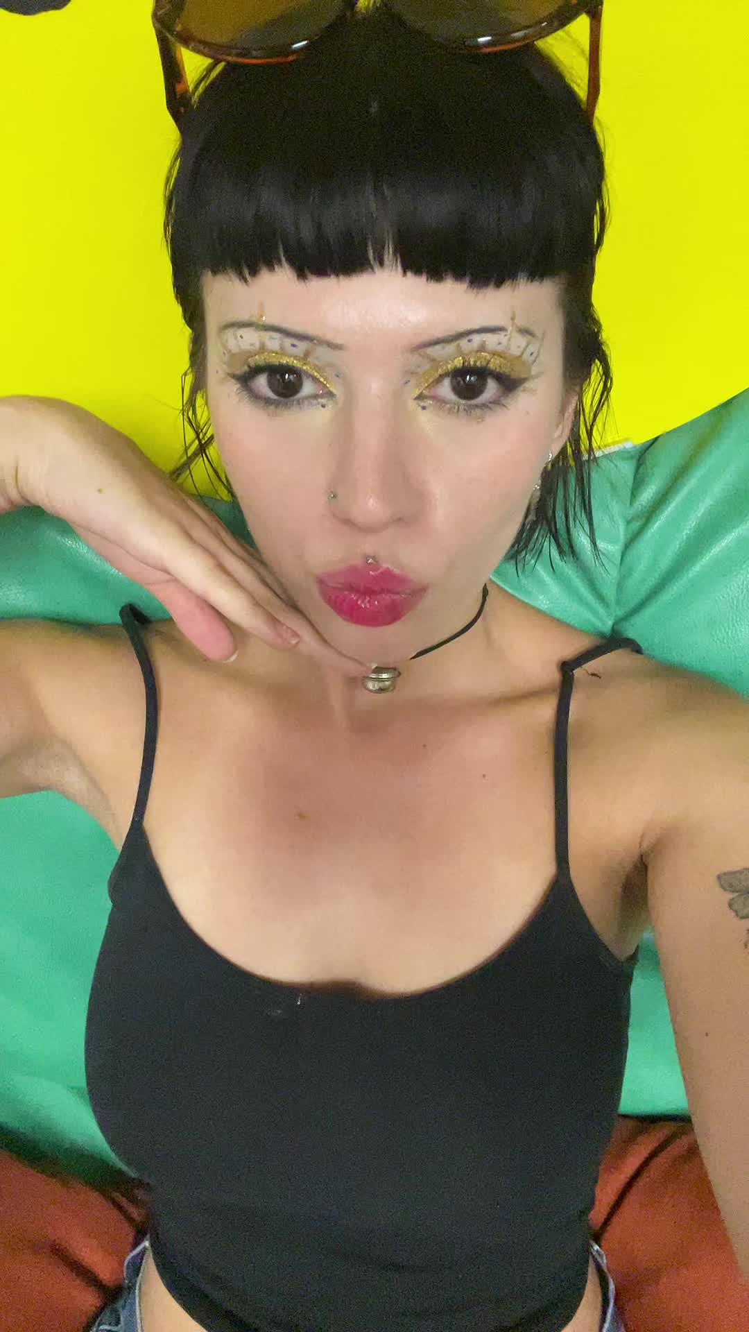 @Julia 🩴🫦