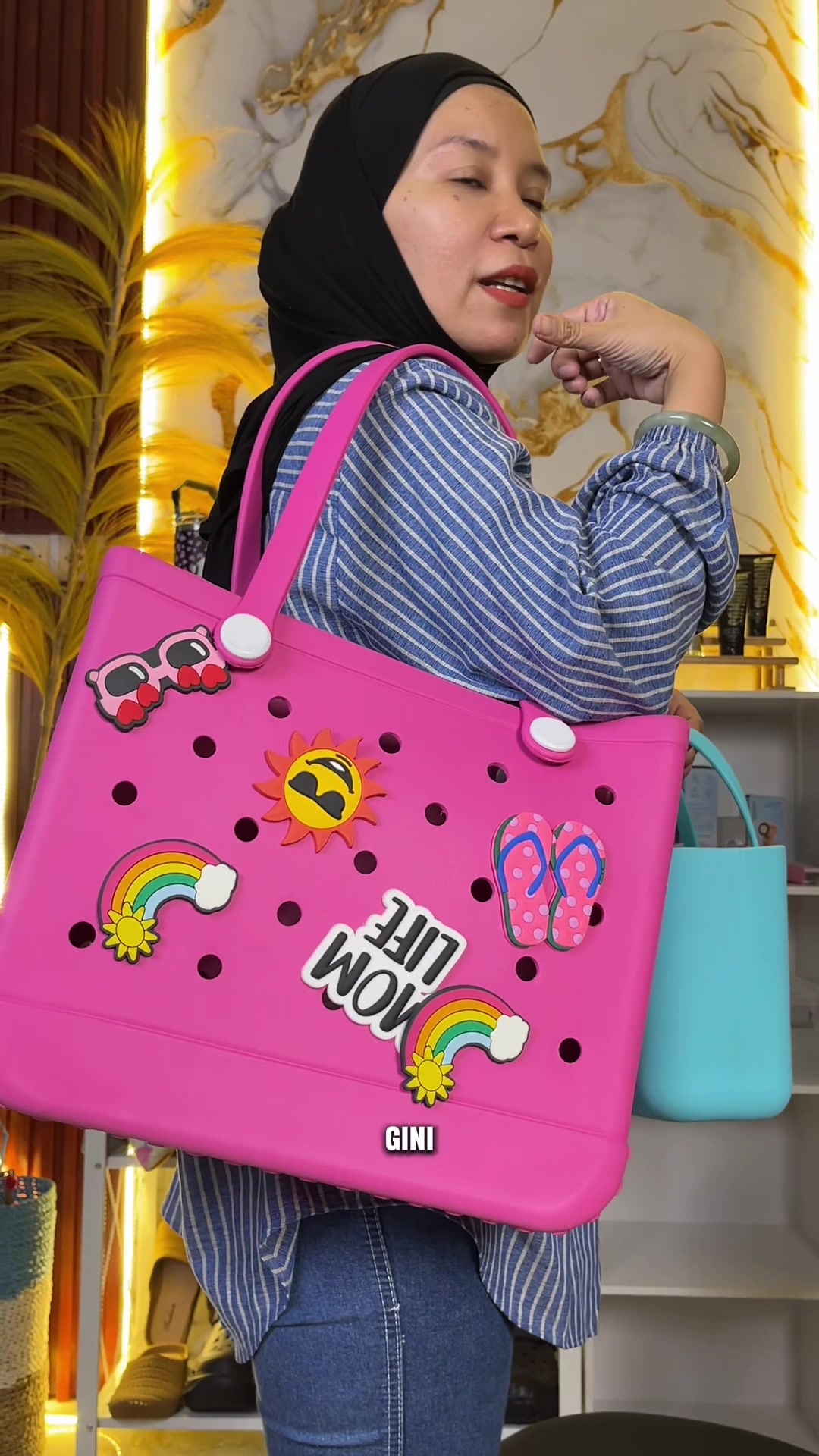 @LELI si paling TAS dan SANDAL