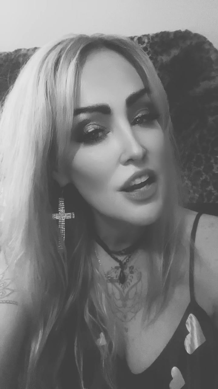 @Sissi Sinner😈
