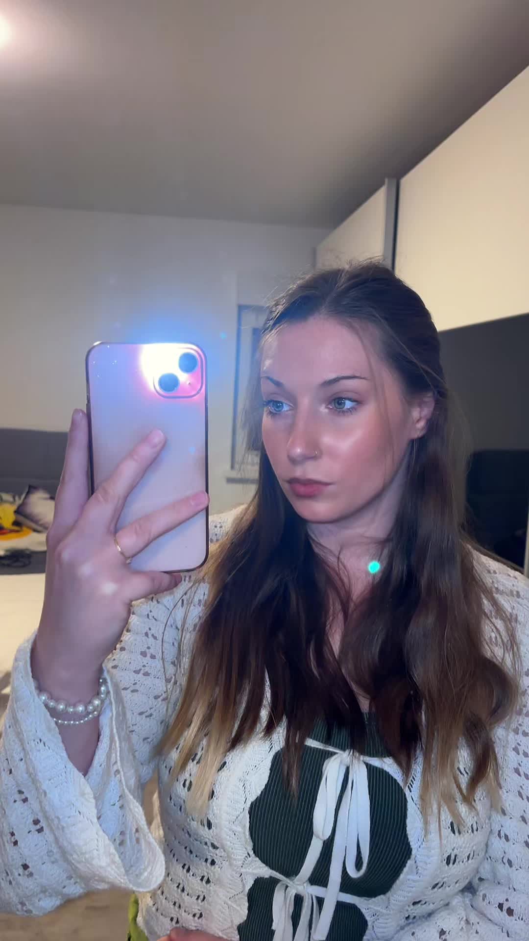 @laurafailz