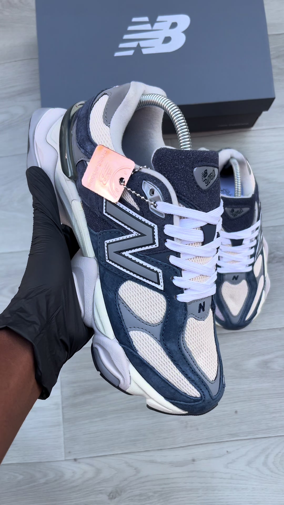 @SNEAKER 🥷