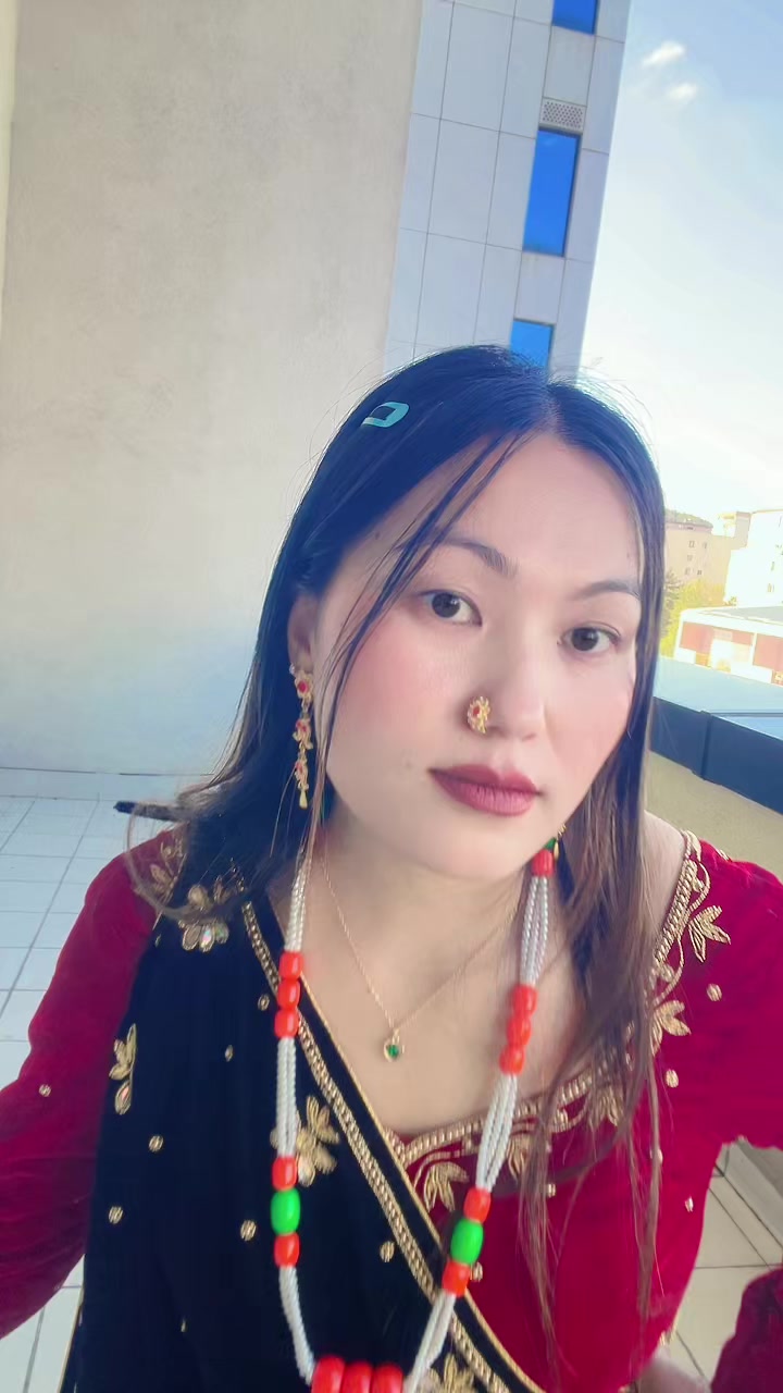@👑Nabina Tamang 💫🌎