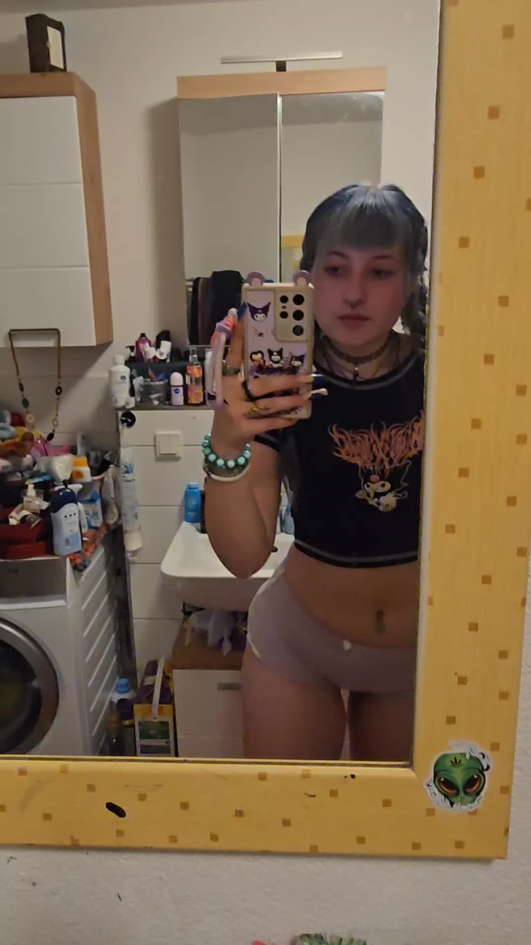 @𝑟𝑜𝑠𝑒𝑒 🦇