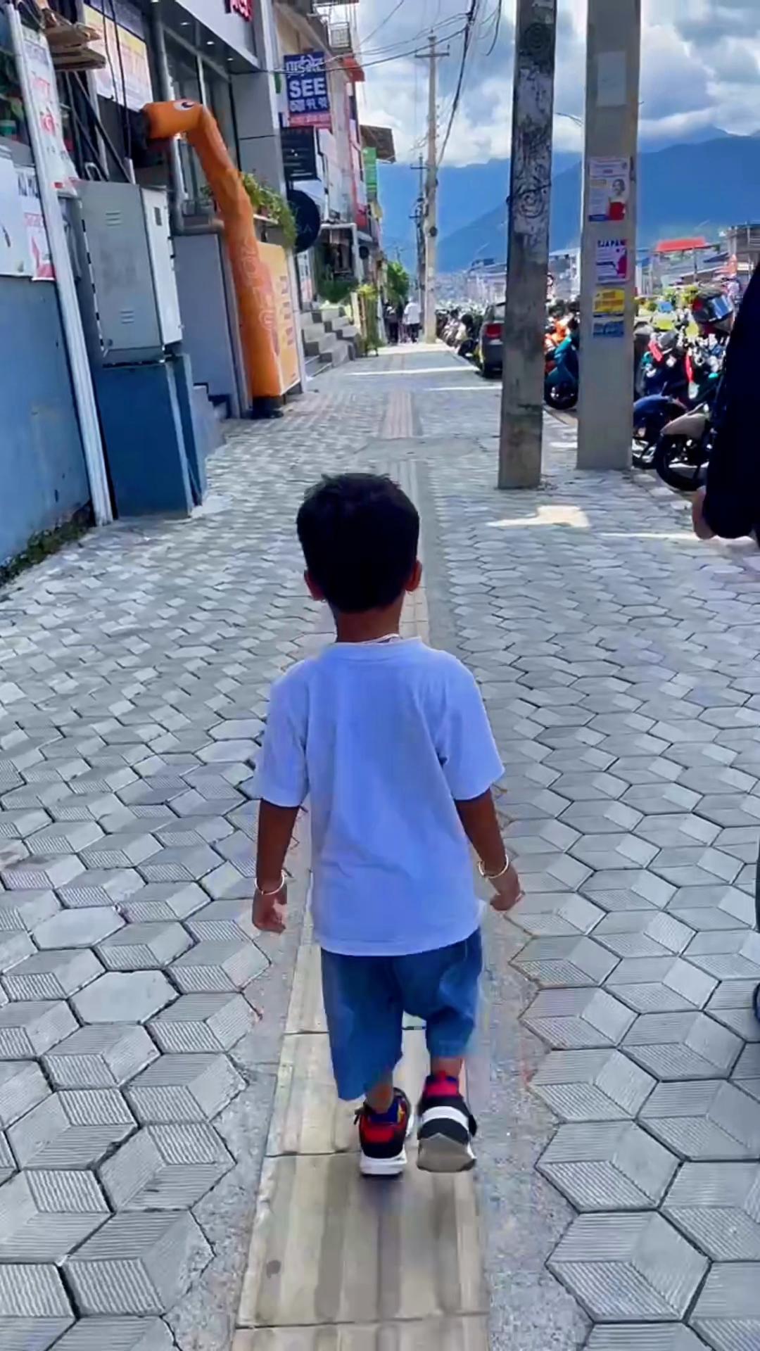 @Ambika🧿