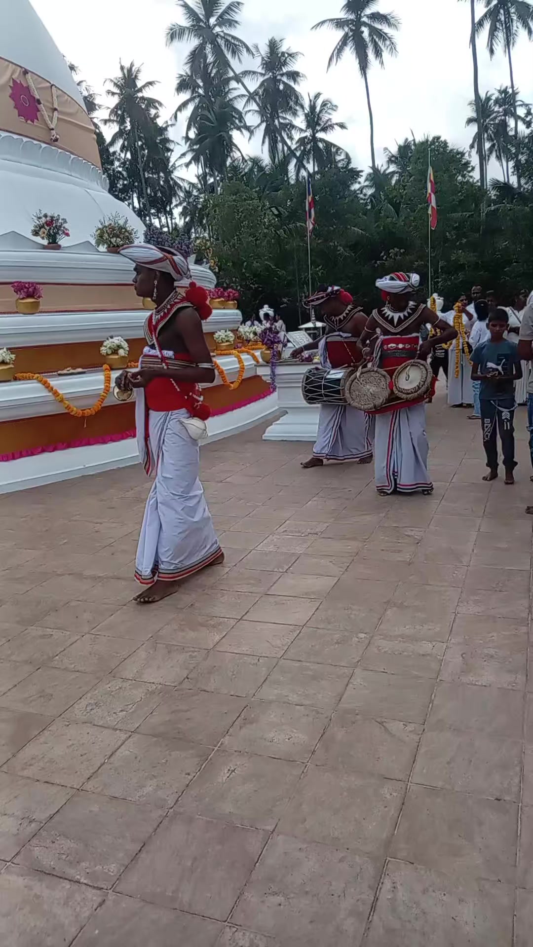 @සබ්බ දානං ධම්ම දානං ජිනාති