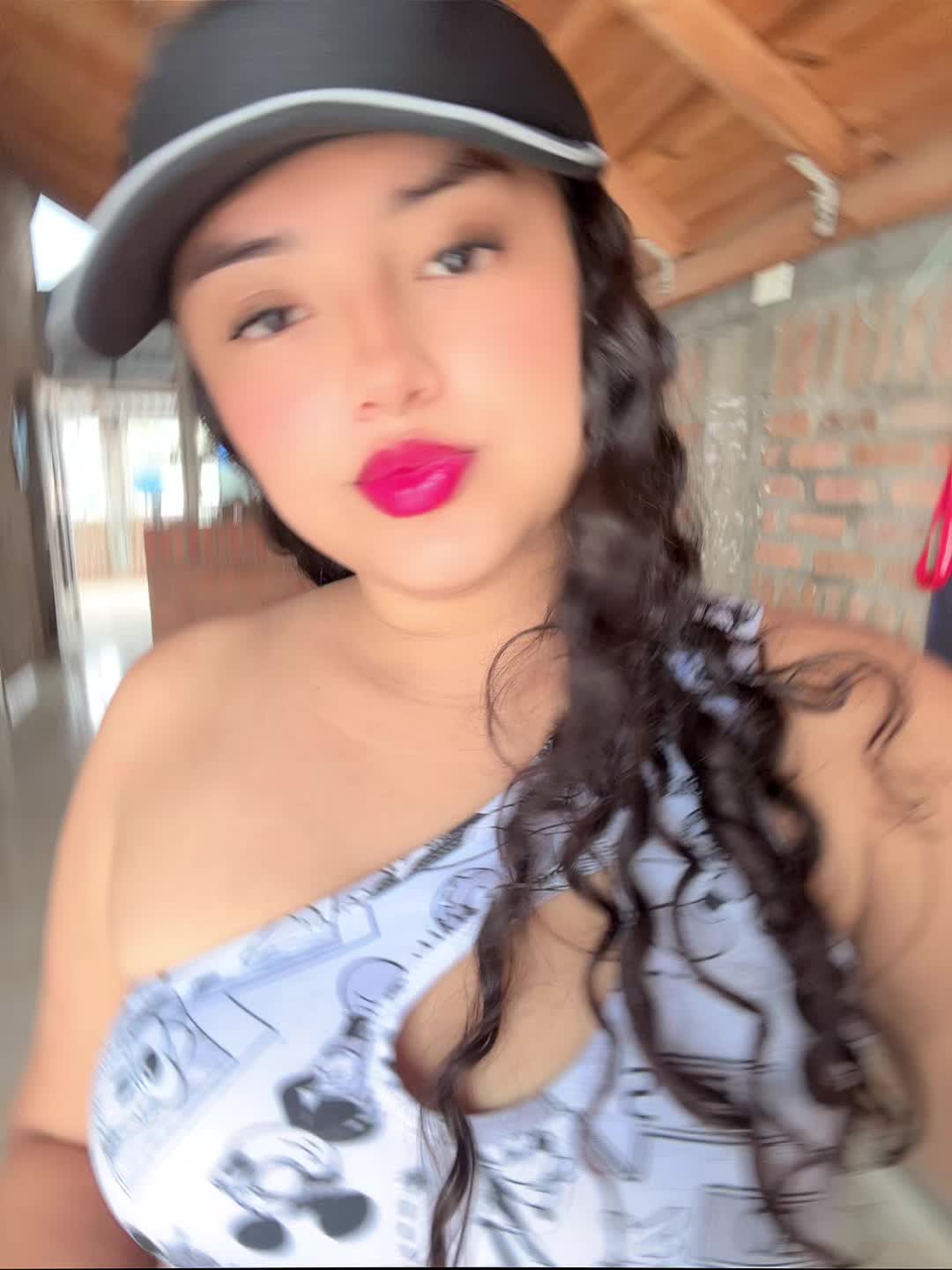 @𝒯