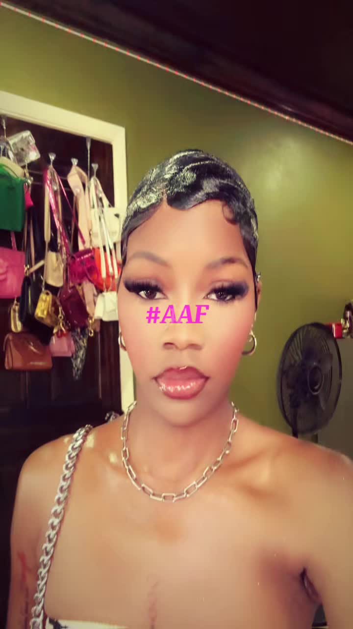 @👑Da Barbie💕// nail artist