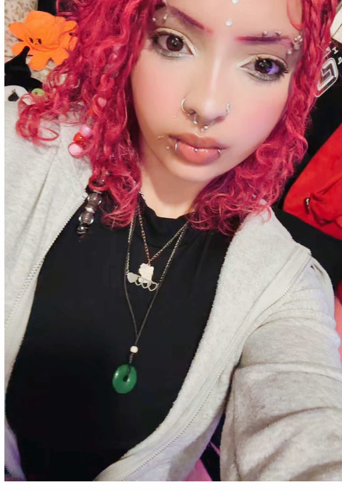 @>:)