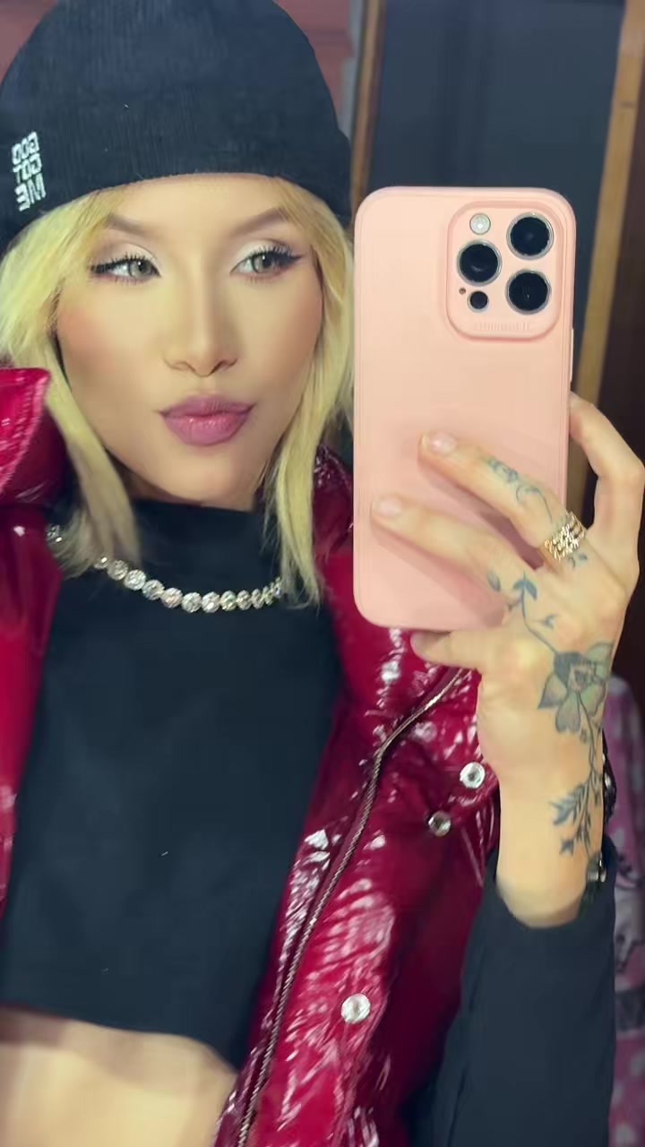 @Daniela🧸