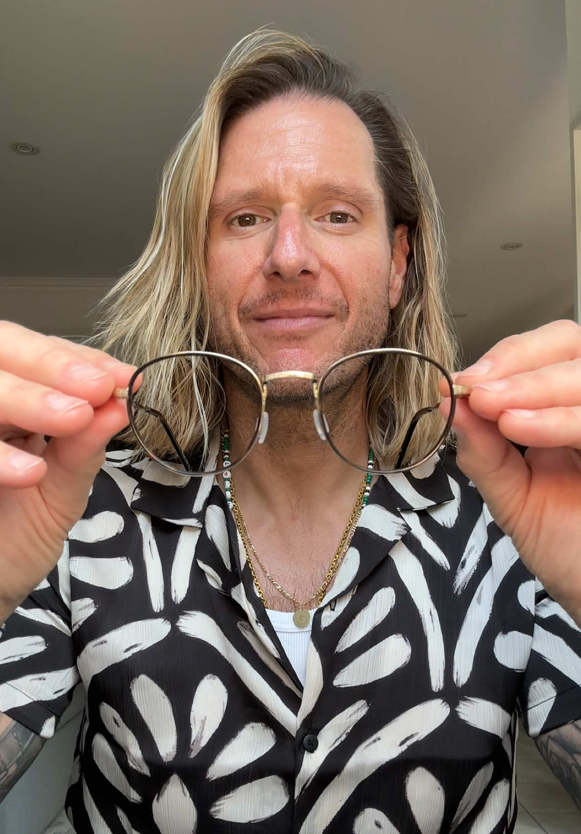 @Stevewearsglasses