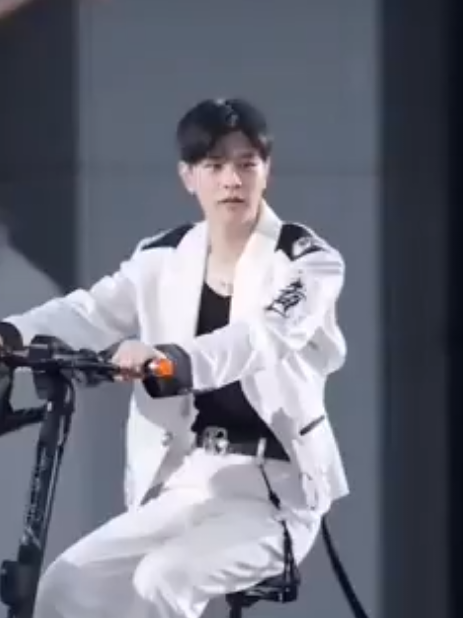 @โ ๐๐๐๐ฃ๐๐๐๐ฉ๐๐๐๐ โ