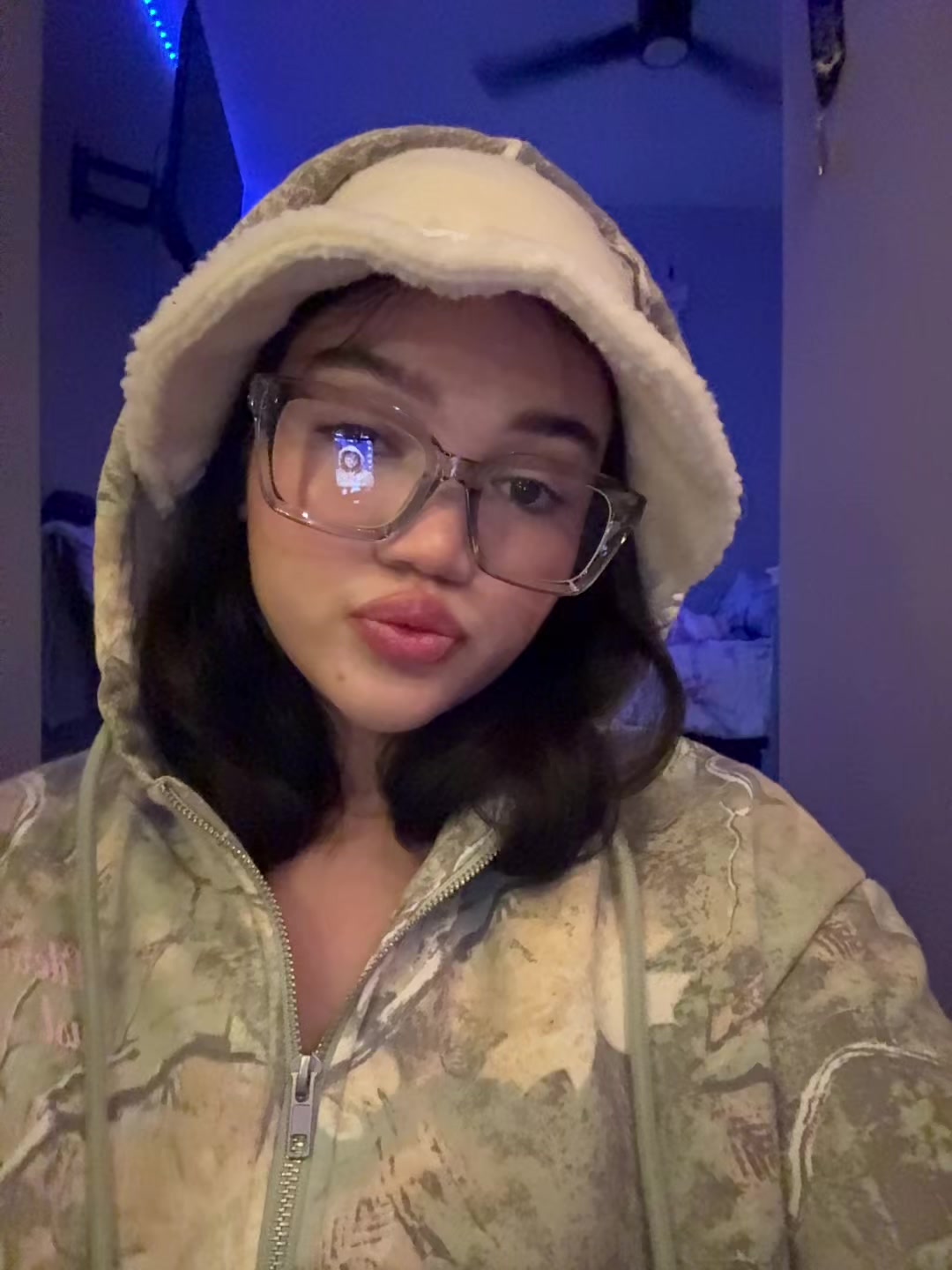 @👧🏻