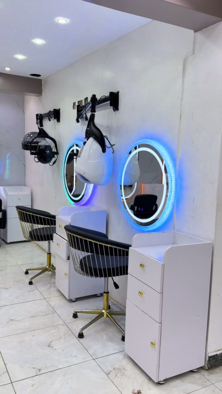 @GEECURLY SALON