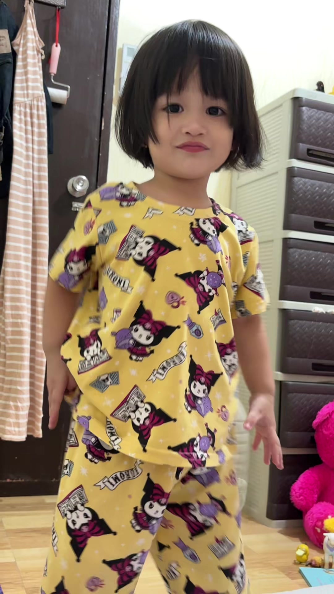 @Astrideyah used clothing sho