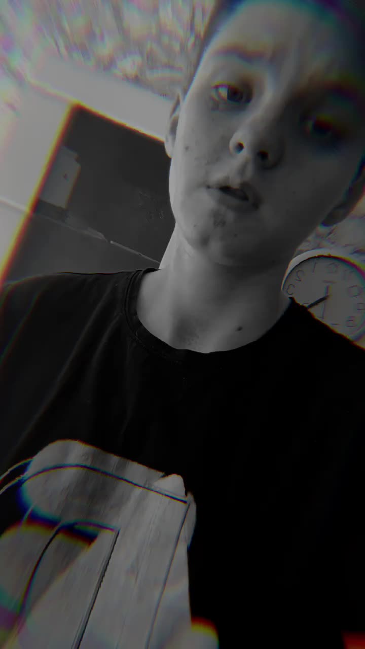 @𝓑𝓻𝓸𝓴𝓮𝓷 𝓗𝓮𝓪𝓻𝓽♡