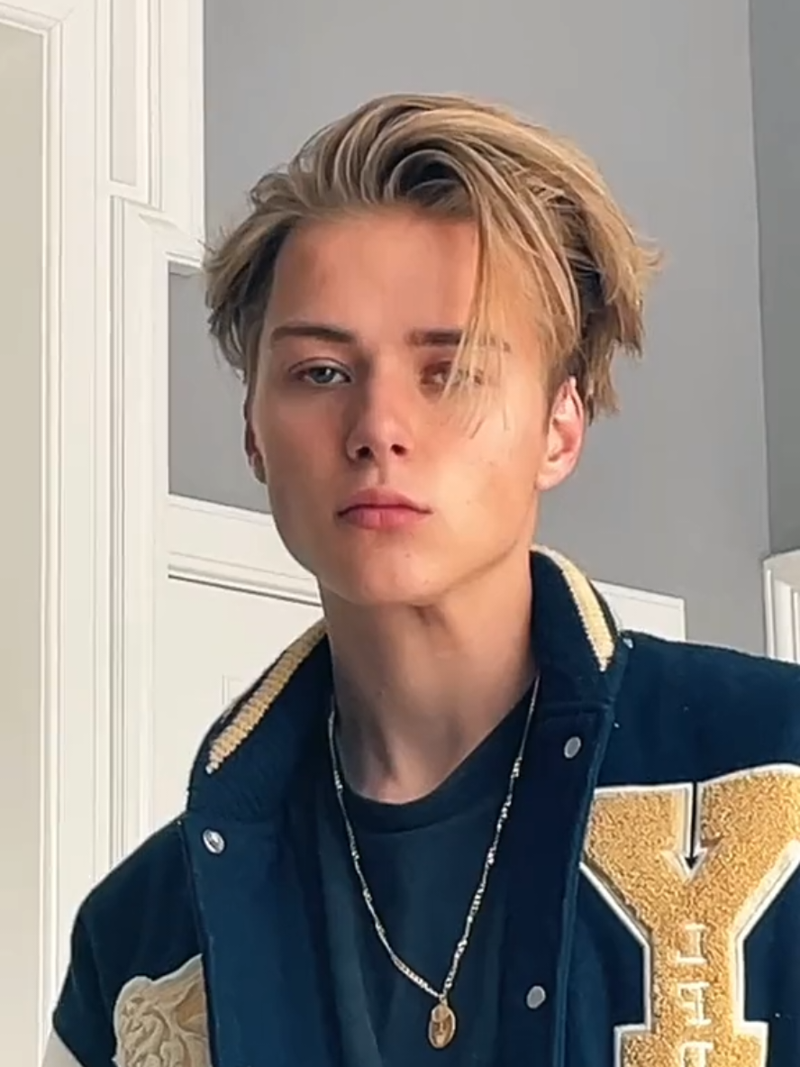@上村隆太