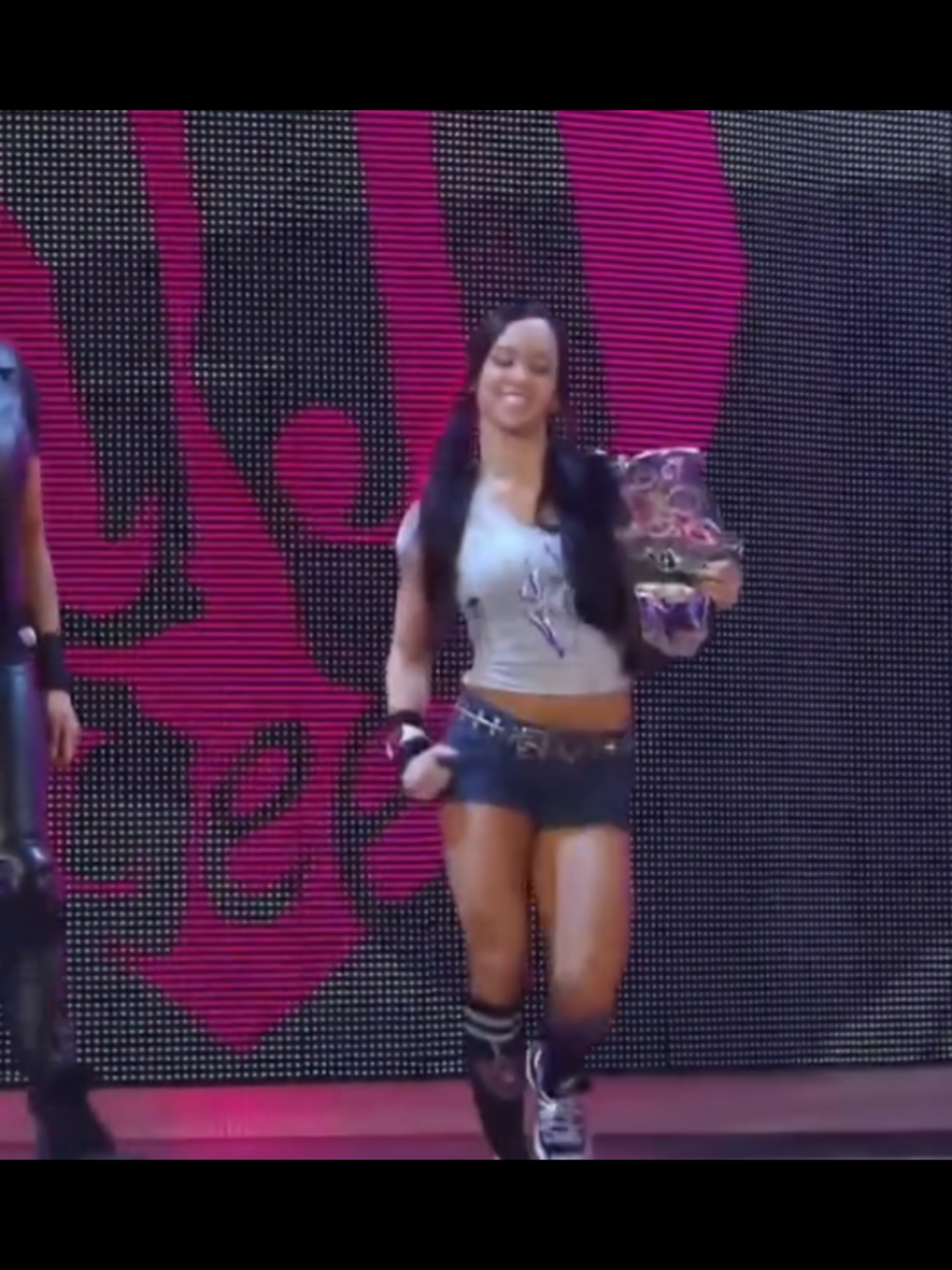 @AJ LEE