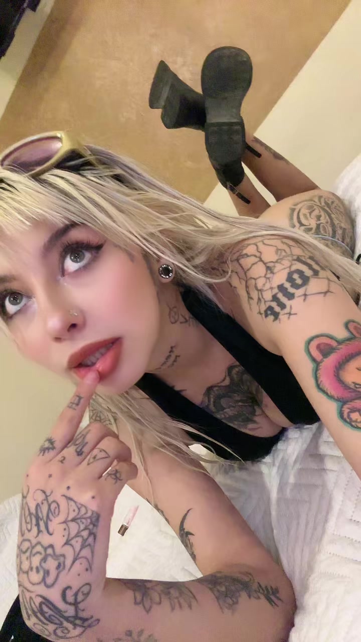 @𝔖𝔥𝔞𝔦𝔢𝔩 𝔇𝔞𝔳𝔞𝔩𝔬𝔰