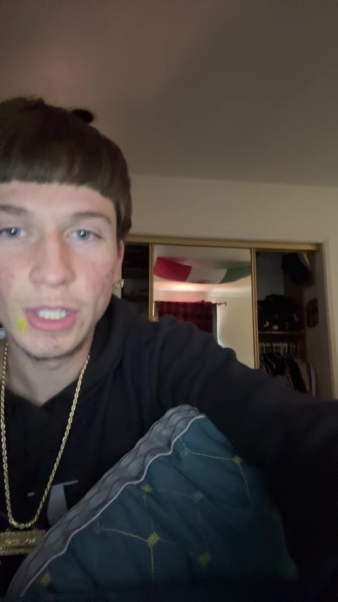 @Twochaines