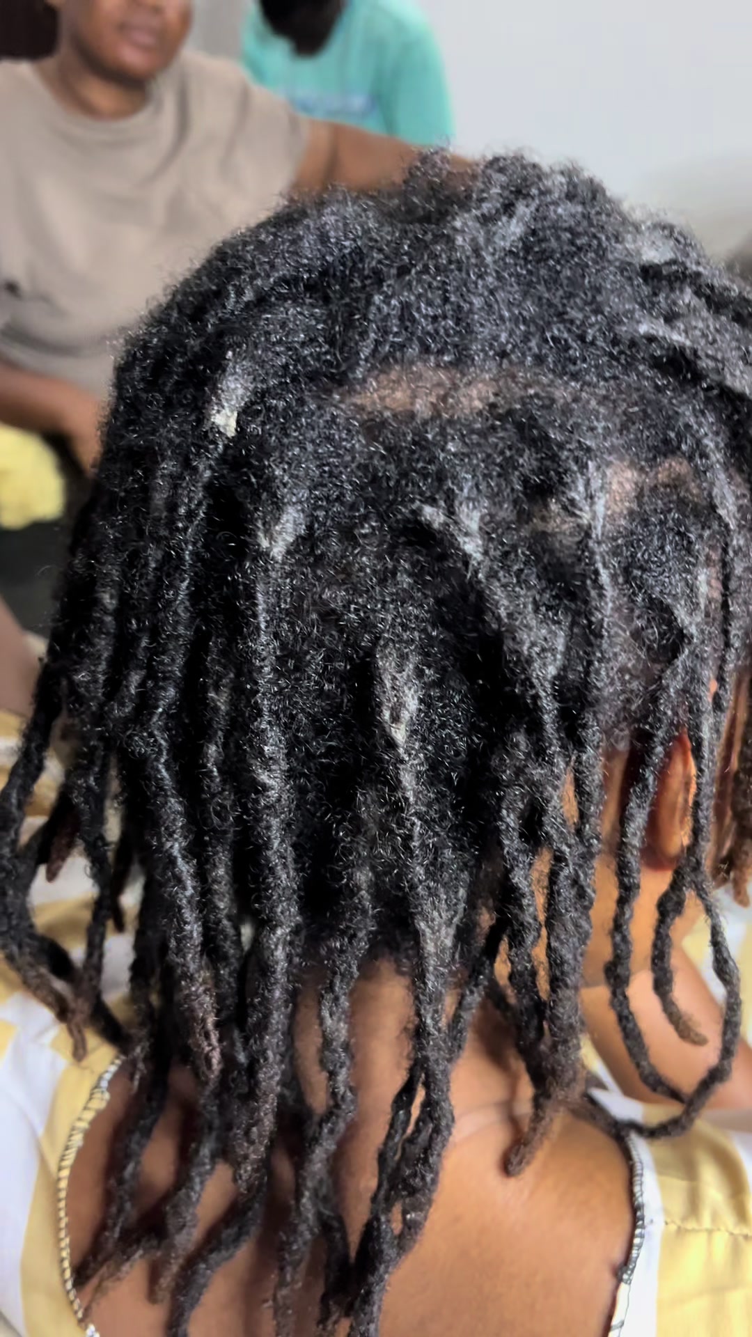 @FEMALE BARBER/LOCTICIAN IN LAG