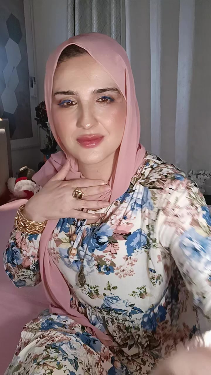 @ايناس كارزما