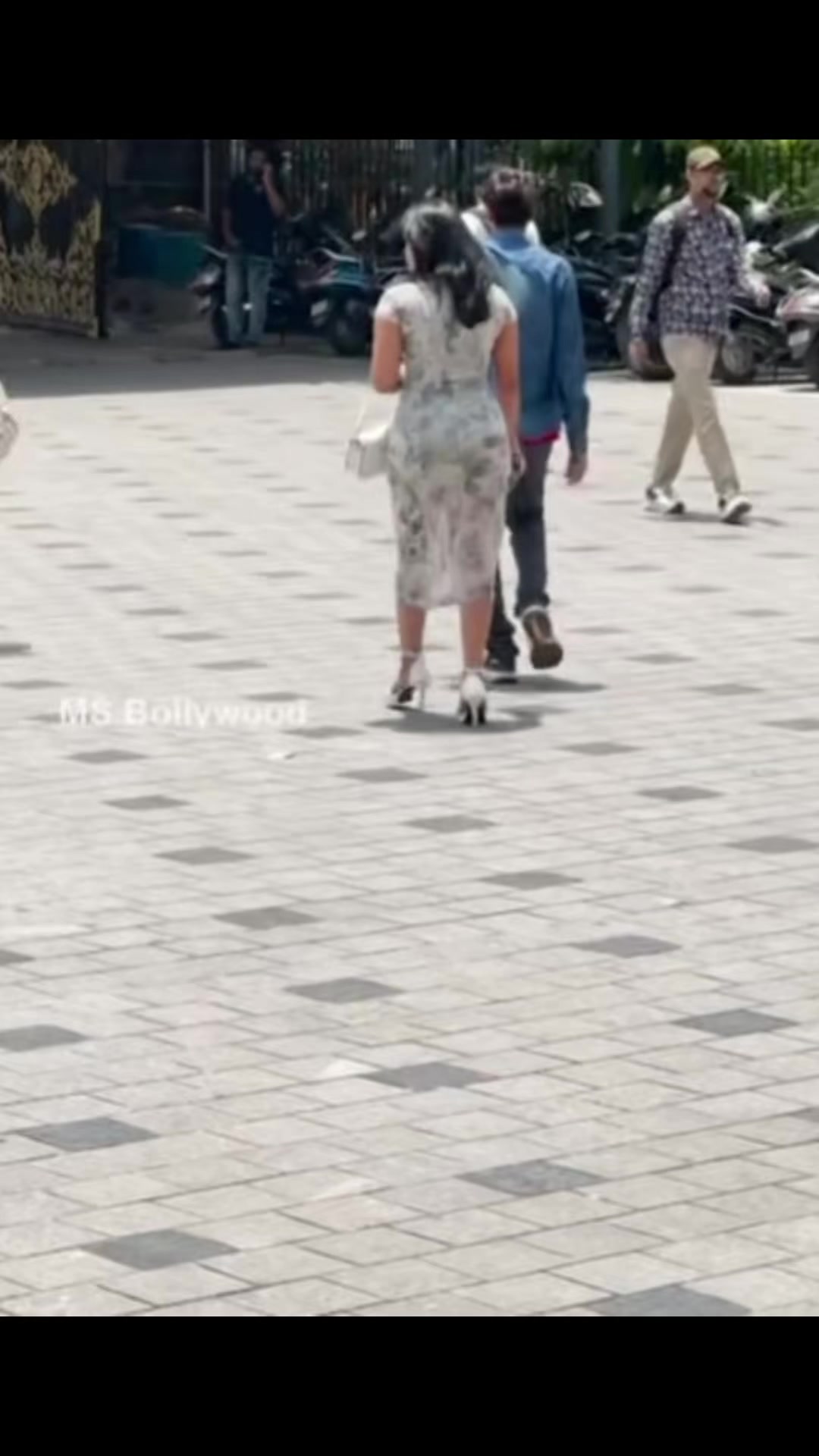 @Riaaa__