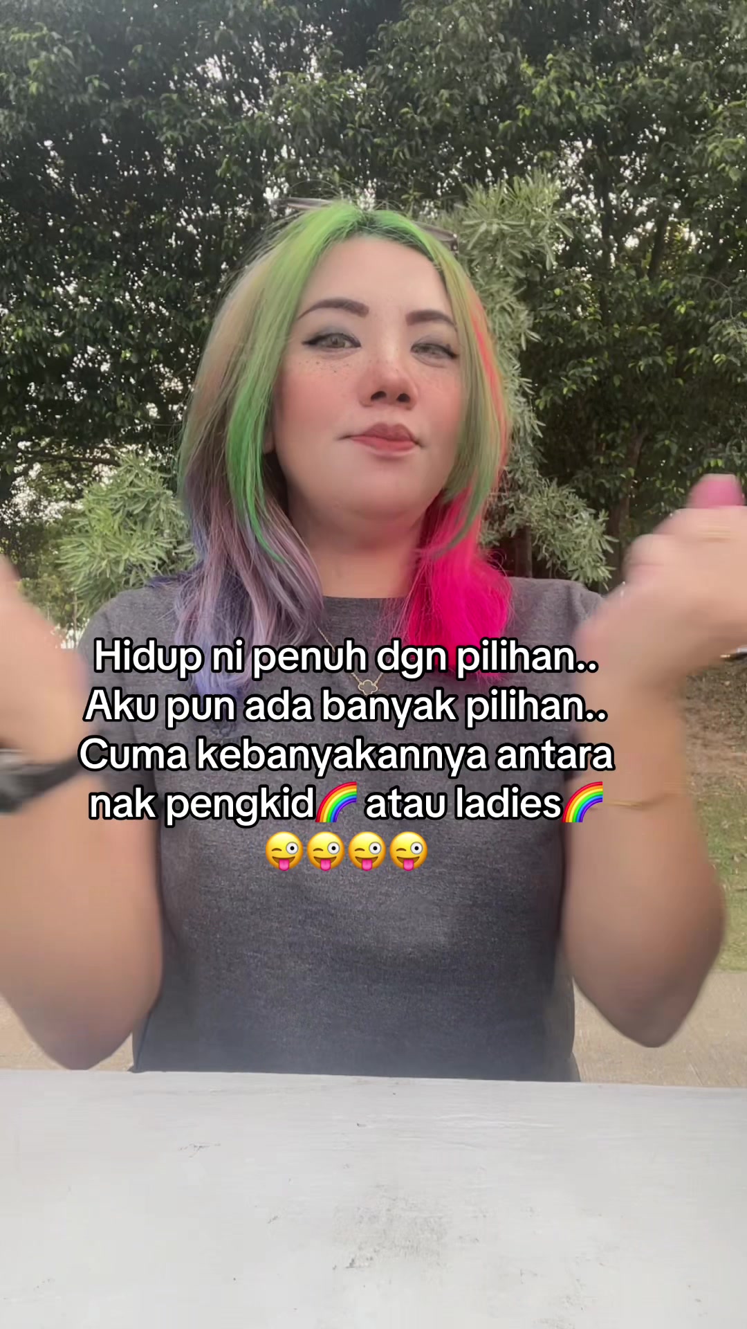 @MrsNadhyaaLukerzz🖤🌈