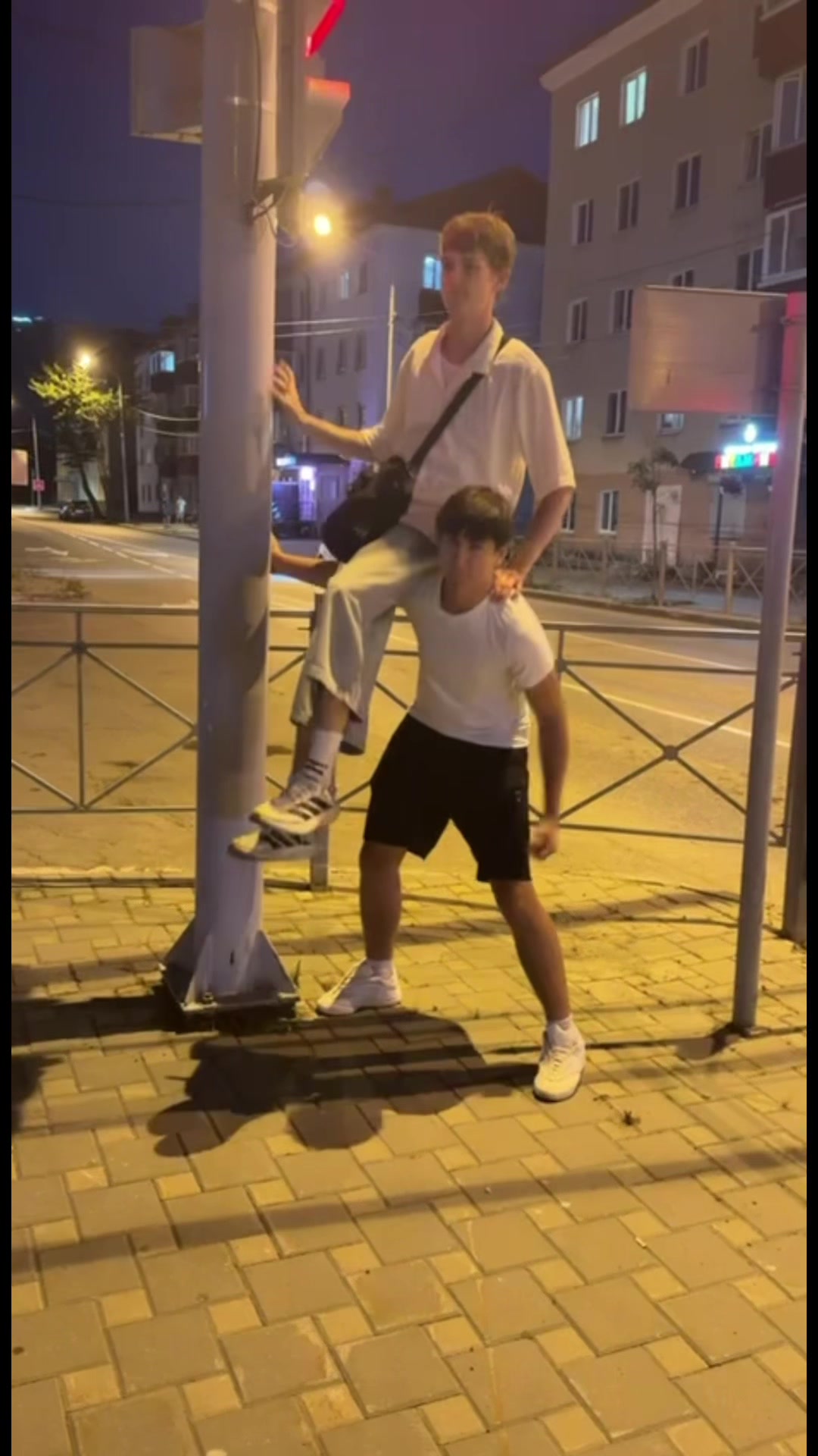 @Гога