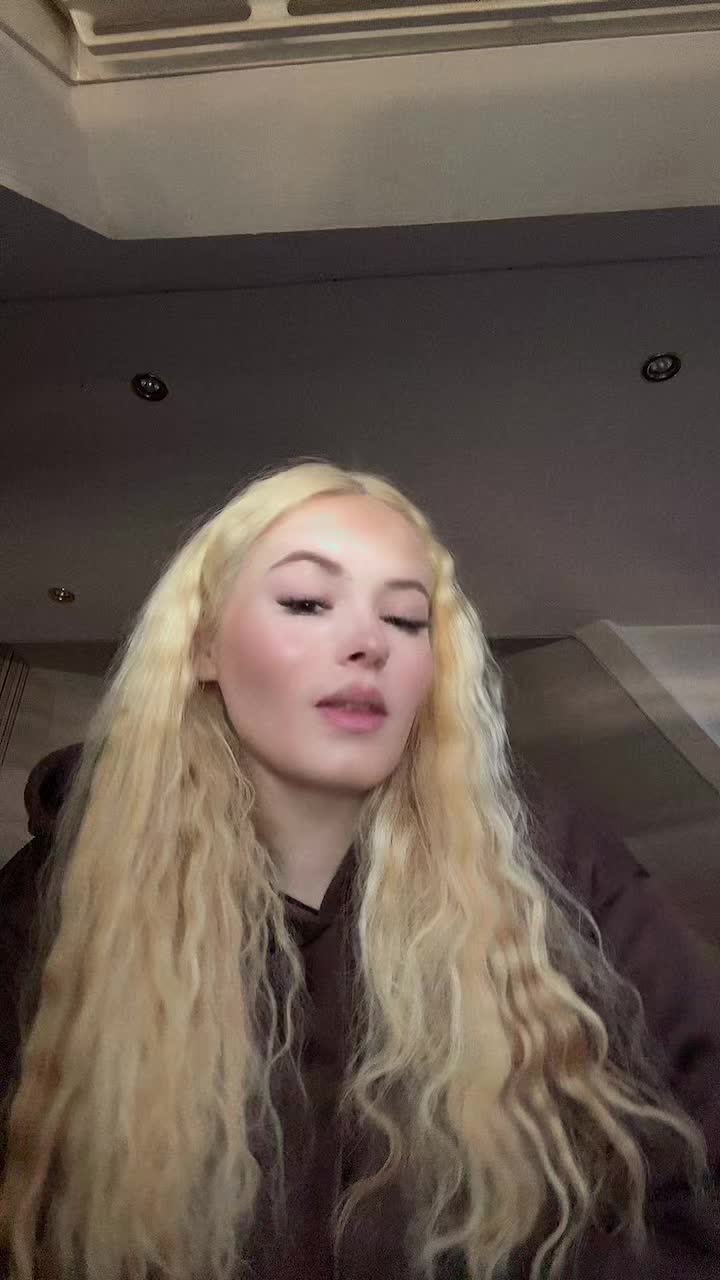@therealelli