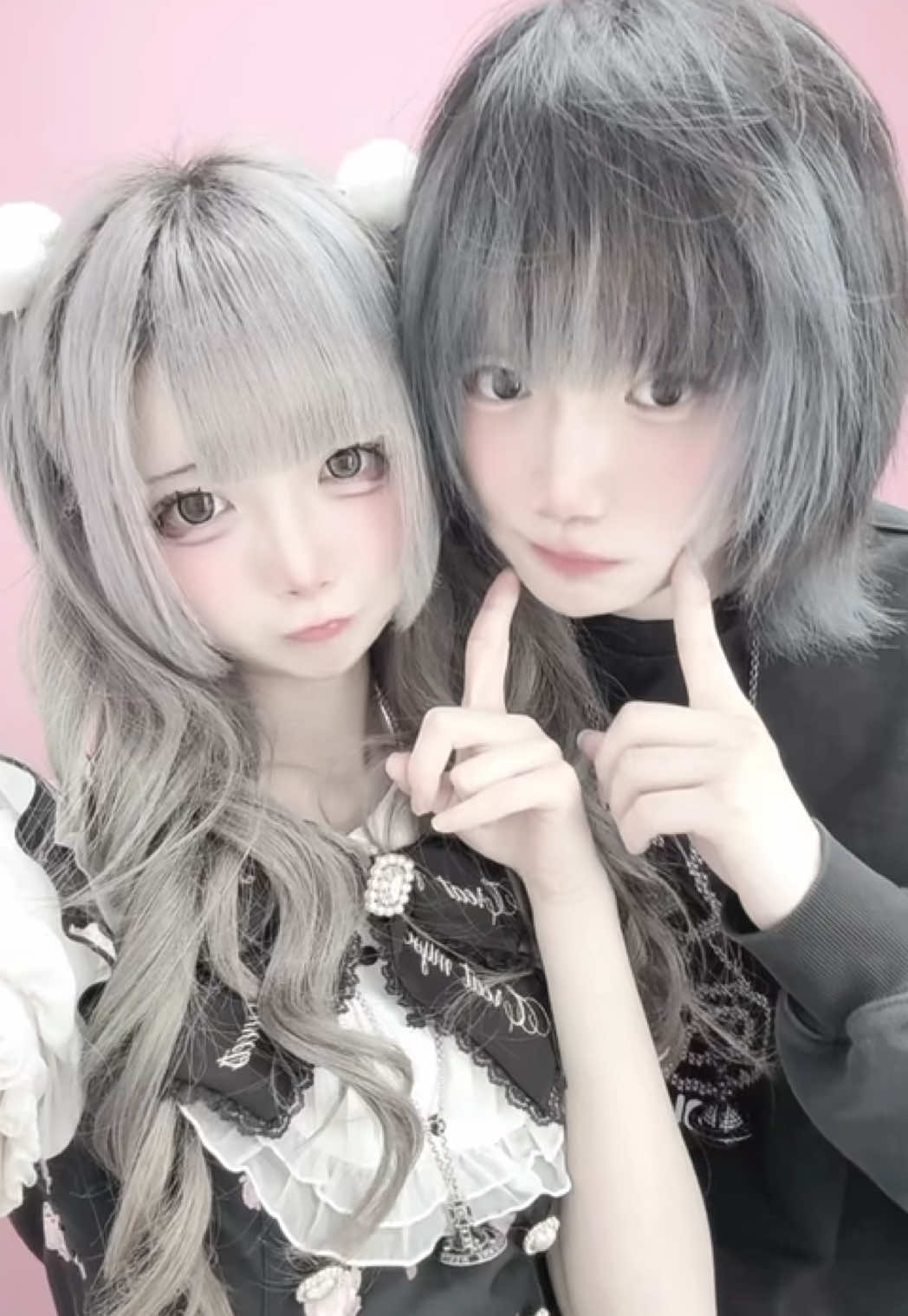 @にこ