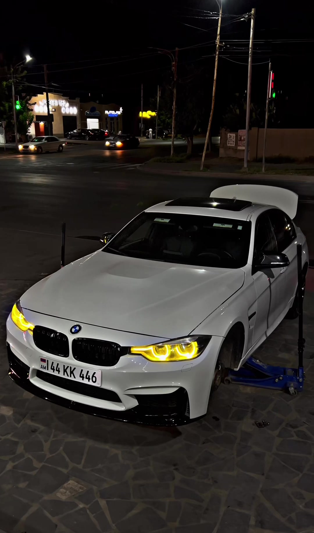 @F30_white